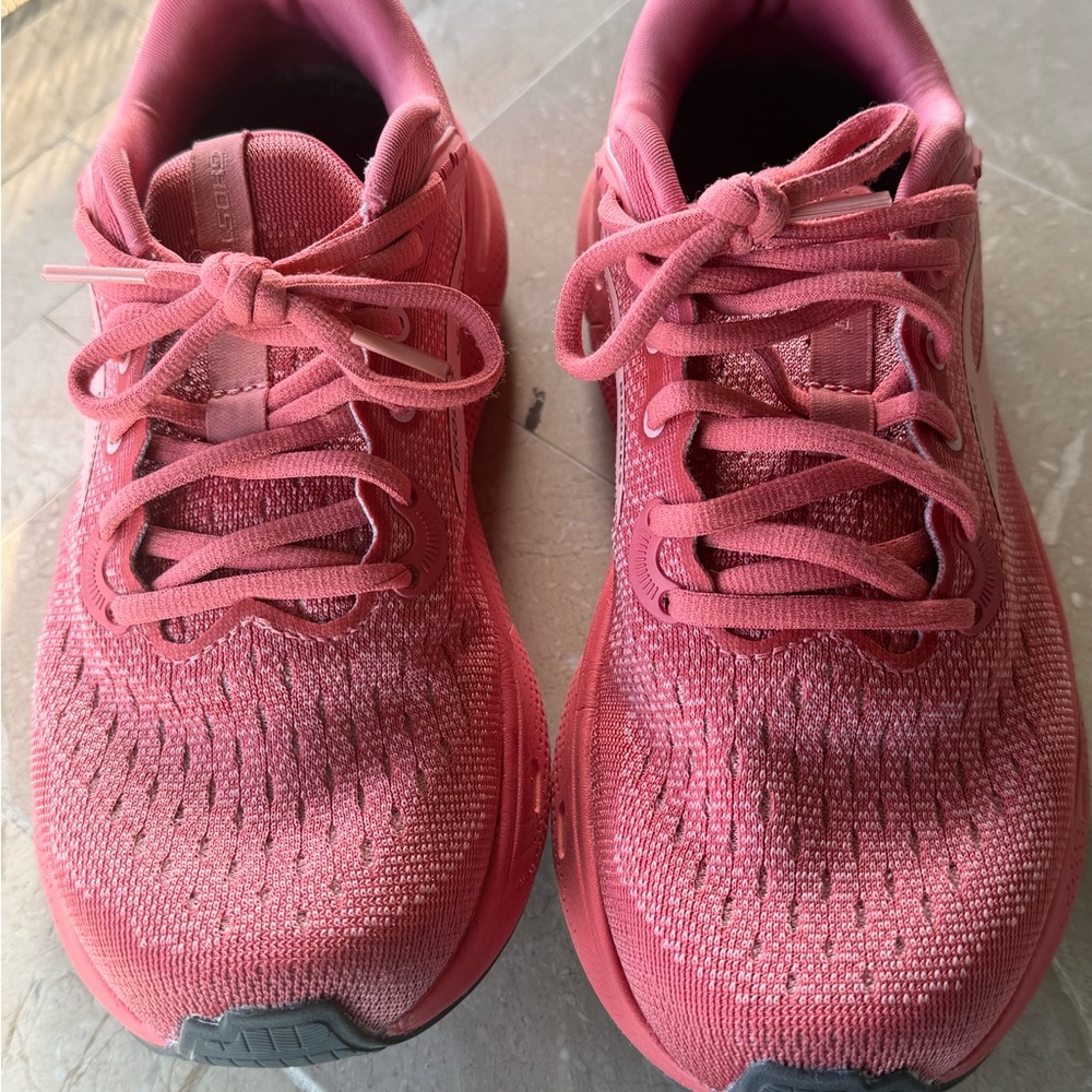 Brooks Ghost Max size 7 Women’s